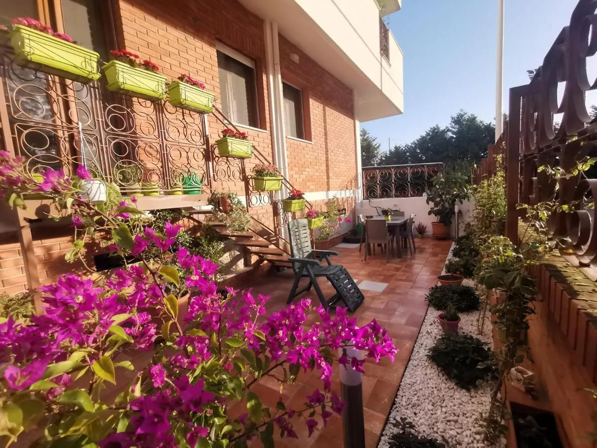 Habitación en casa particular Confortevole Stanza Privata In Grazioso Appartamento Con Giardino Cagliari