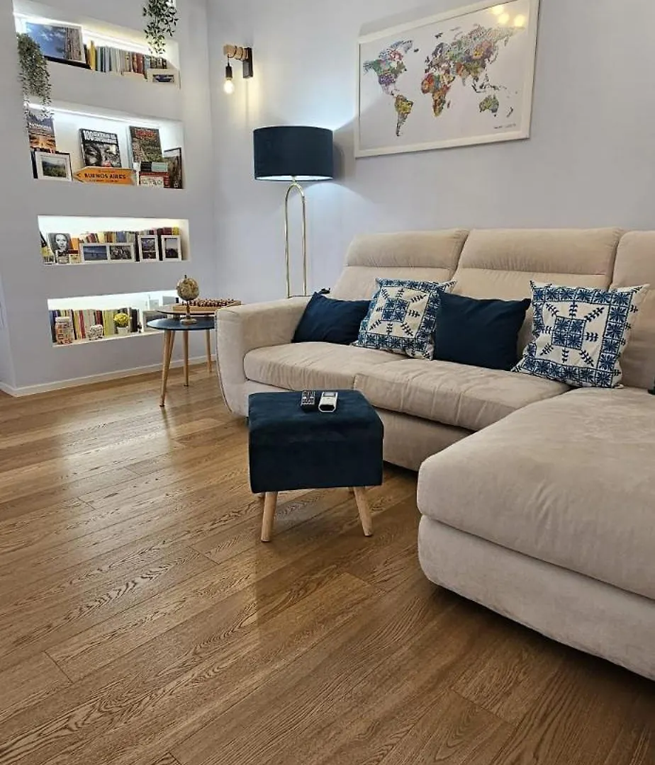 Confortevole Stanza Privata In Grazioso Appartamento Con Giardino Cagliari 0*,  Italia