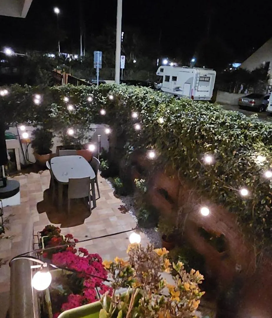 Confortevole Stanza Privata In Grazioso Appartamento Con Giardino Cagliari Habitación en casa particular